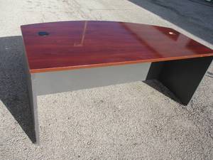 lot 28 image: BUSH Business Furniture, Large Rounded Edge Conference  Work  Wall Table.