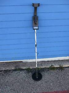 lot 17 image: NEW- 9 Function Metal Detector With Arm Rest