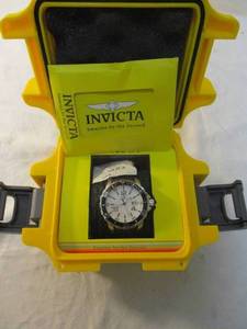 lot 8 image: VINTAGE-UNUSED- Invicta Specialty Collection-Mens Japan Quartz Divers Watch Model #16728.