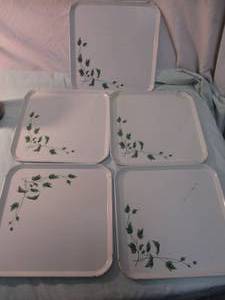 lot 15 image: 5- Vintage- Serv-a-dish, Metal Square Trays Off White with Ivy Vine.