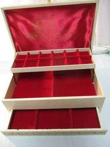 lot 41 image: Vintage Jewelry Box , With Auto Bottom Drawer Extender When You Open The Lid