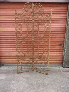 lot 39 image: Vintage-Wicker Room Divider  Photo Frame
