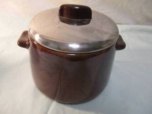 lot 104 image: West Bend Vintage 50s Lot Pottery Bean Pot Crock Bowl
