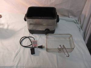 lot 105 image: Innova Ultrex Small Deep fryer, With Basket and Power Cord. Model 08311
