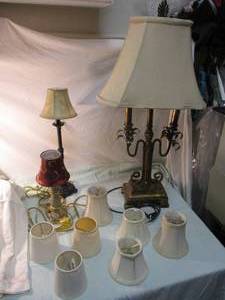 lot 114 image: Vintage Table Lamp With Shade, 2-Vintage Small Desk Lamps With Shades and 7-Small Lamp Shades
