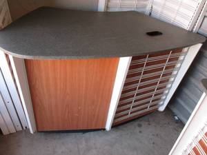 lot 118 image: Left Side Check Out Stand  Kiosk  Computer Stand, Work Table, On Casters