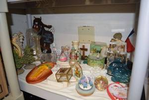 lot 45 image: Light up Hologram Blocks, knick knacks, see pictures