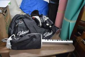 lot 189 image: Kids Golf Bag, Golf Ball Grabber, Yoga mats, Golf Club Covers