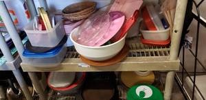 lot 10 image: Plastic Storage Containers and Kitchen Items