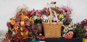 lot 20 image: Artificial Flower Arrangements see Pictures