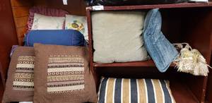 lot 50 image: Variety of Throw Pillows
