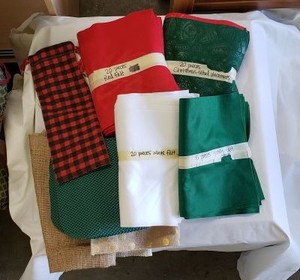 lot 77 image: Christmas Fabric Pieces