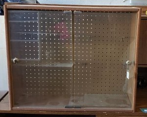 lot 88 image: Glass Front Locking Display Case