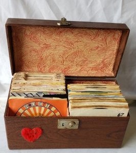 lot 110 image: Case of 45 LP records, see pictures. Includes Paul Anka, Dean Martin, Buddy Holly, Elvis, Charley Pride, Sonny James, The Mamas and The Papas and More