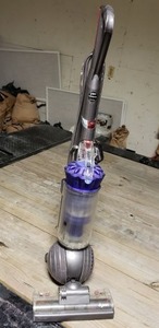 lot 265 image: Dyson Vaccum roller ball  model DNQ-US-DGC1316A