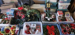 lot 83 image: Christmas Lot, see pictures