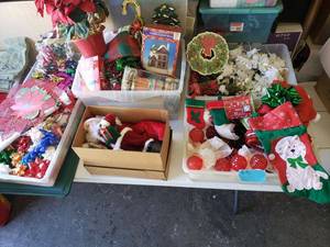 lot 91 image: Christmas Lot, see pictures