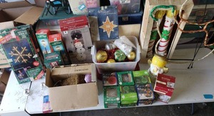 lot 94 image: Christmas Lot, see pictures