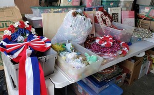 lot 96 image: Valentines, Easter and 4th of July Decorations, see pictures