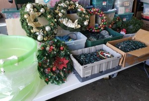 lot 93 image: Christmas Lot, see pictures