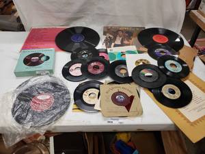 lot 145 image: 45s LP Records, see pictures (Includes - Pat Boone, Spanish Lessons, U2 Desire, Endless Love, Love Wont Wait, Car Wash, Games People Play