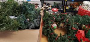 lot 147 image: Christmas Lot