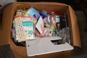 lot 257 image: Large Box of Craft and Sewing Items, see pictures