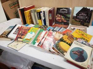 lot 258 image: Books Dictionary, Complete Do-It-Yourself Manual, The Internet for Dummies, Jack Daniels Cookbook and More