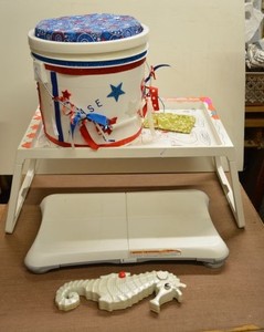 lot 260 image: Windsor Sea Horse Radio Model 2890, Nintendo Wii Balance Board, Plastic Collapsible Tray and Bucket Seat