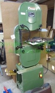 lot 4 image: Central Machinery 14 wood cutting band saw