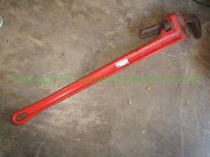 lot 24 image: Armstrong 48 heavy duty pipe wrench 73-048