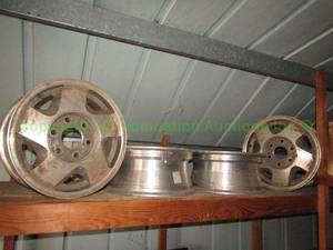 lot 256 image: GM Aluminum alloy wheel rims, 4 total. Bid is times the quantity