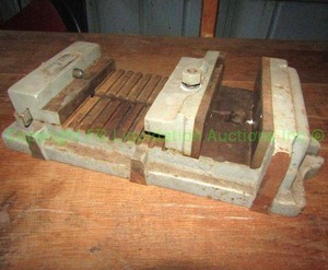 lot 265 image: Custom made machinist vise, very heavy