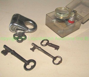 lot 273 image: Vintage skelton keys plus as shown