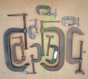 lot 211 image: Assorted large, medium and small C clamps