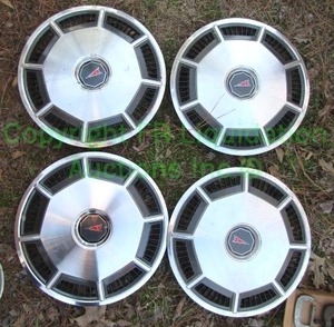 lot 215 image: Retro Pontiac hub caps