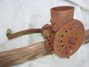 lot 264 image: Rustic Antique Red Chief manufacturing co. Corn sheller