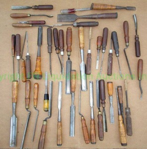 lot 251 image: Assorted Buck Brothers and other brands wood carving chisels plus