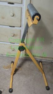 lot 75 image: Harbor Freight adjustable roller stand
