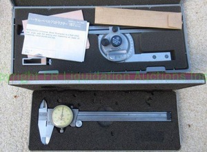 lot 200 image: Mitutoyo universal bevel protractor and Starrett dial caliper