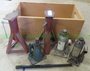 lot 186 image: Hydraulic kacks including 4, 6, 1-12 ton capacities, plus two automotive jack stands