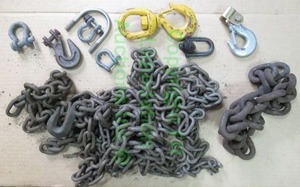 lot 100 image: Heavy duty chain and connectors