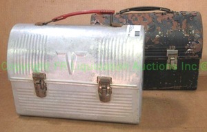 lot 1 image: Vintage mid-century Thermos and Aladdin lunch boxes
