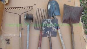 lot 303 image: Assorted gardening tools