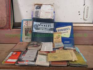 lot 125 image: Assorted vintage machinist manuals and reference books including Vickers and others