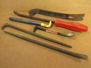 lot 104 image: Snap-on and other brands pry bars
