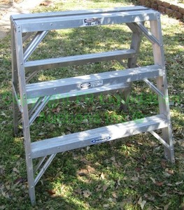 lot 147 image: Werner model TW373-30 wide base step ladder
