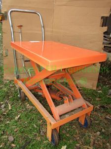 lot 316 image: Central Hydraulics 38074 hydraulic lift table