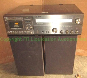 lot 318 image: Retro Quasar Stereo system including turn table, receiver combo and speakers