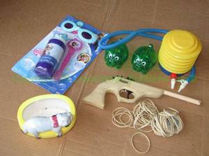 lot 326 image: Assorted childrens toys